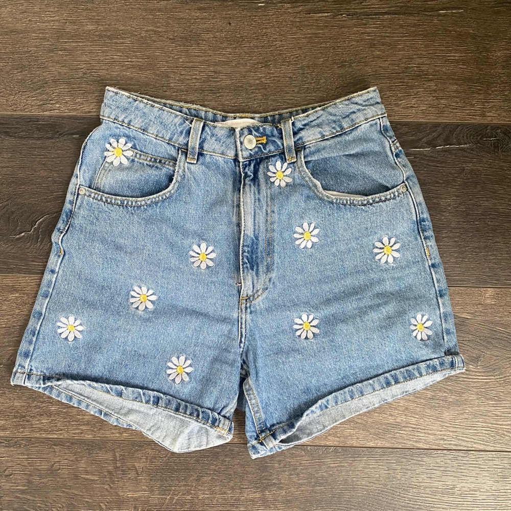 zara daisy mom shorts